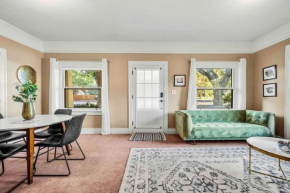 Stylish 1920s Downtown Flagstaff unit with HotTub